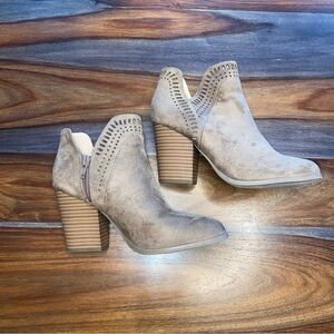 Cute Cutout Tan Ankle Boots Low Heeled Booties Faux Suede Women’s 5.5 regular